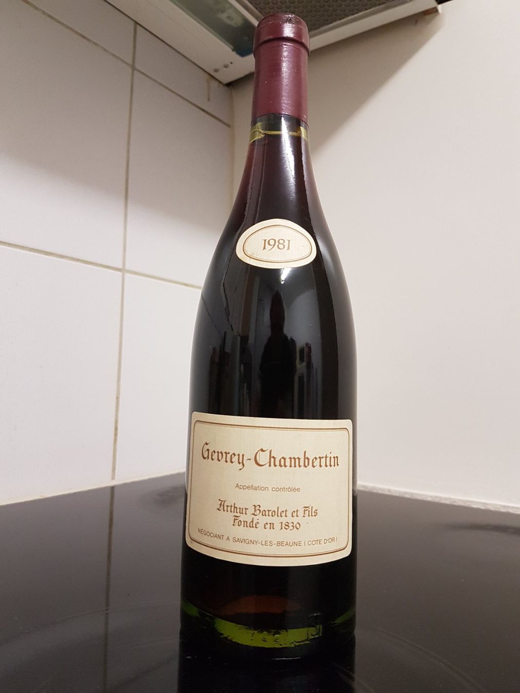 Vino: Gevrey - Chambertin 1981 Arthur - Barolet – Nuovo (secondo la descrizione) da Grenchen venduto da poggione