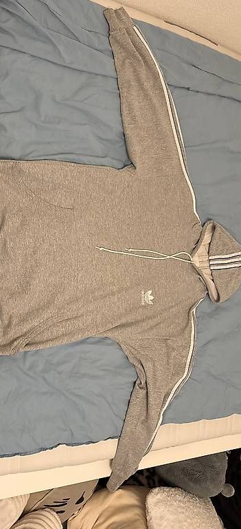 Maglioni & Felpe: Vintage Hoodie – Usato da Rapperswil BE venduto da yar_l85r