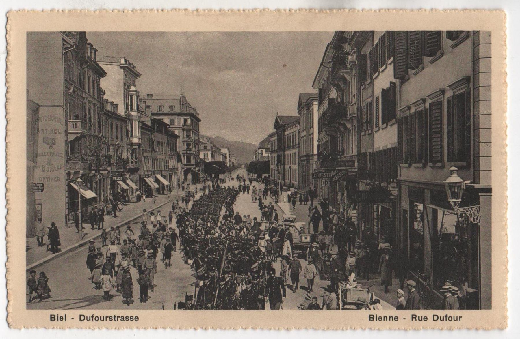 Cartes postales: BIEL Dufourstrasse animée – D'occasion à Jona par philajona