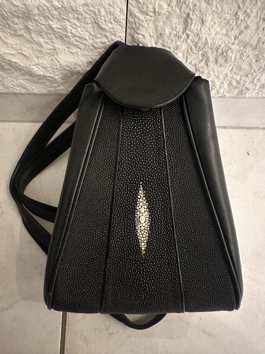 Zaini: Schicker Rucksack aus echtem Rochenleder, schwarz, neu! – Nuovo (secondo la descrizione) da Hausen AG venduto da Nah5yj