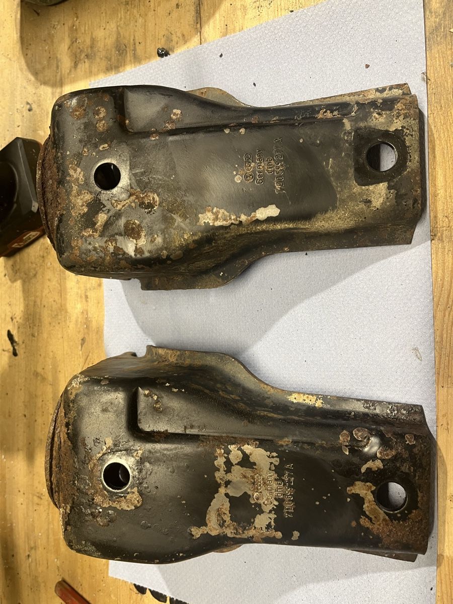 Volkswagen Tutti pezzi di ricambio auto: VW T4 Doka/Pritsche Diff. Träger TDI – Usato da Allschwil venduto da Gabi745i 1
