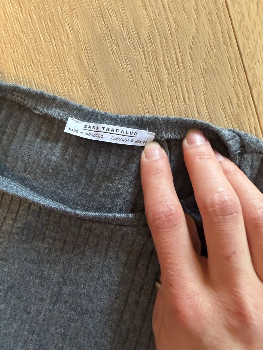 Zara Blusen: Zara - Grey Ribbed Bell sleeve, size S – Gebraucht aus Wetzikon ZH von dor_rmq2 1