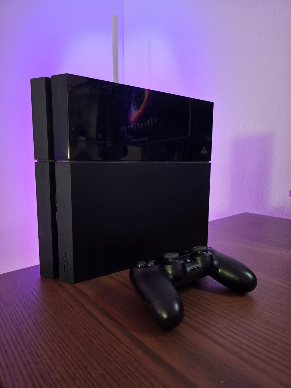 Sony Console: PlayStation 4 500GB (1. Gen) inkl. DualShock Controller – Usato da Emmen venduto da SpassBieterBot