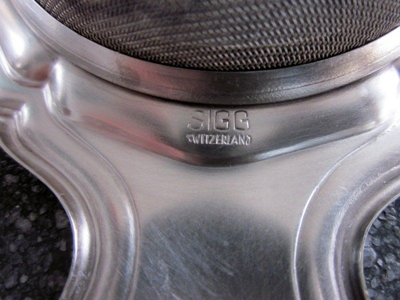 Sigg Elettrodomestici da cucina: SIGG Teebeutelhalter/Teesieb, Tropfschale, Metall versilbert – Usato da Bischofszell venduto da raika 5