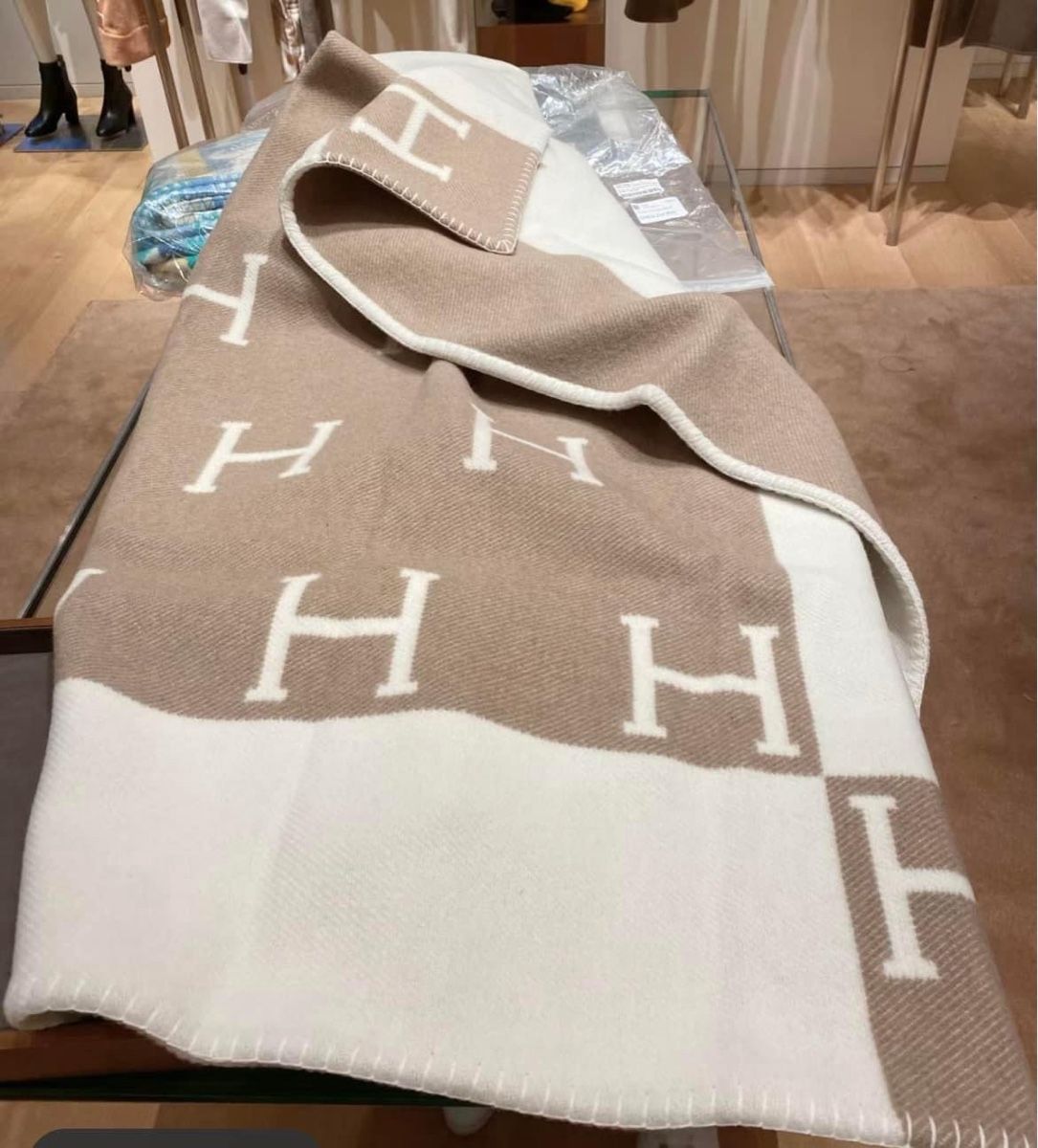 Hermès Coperte: Hermes avalon blanket – Nuovo (secondo la descrizione) da Kilchberg ZH venduto da cruella 1