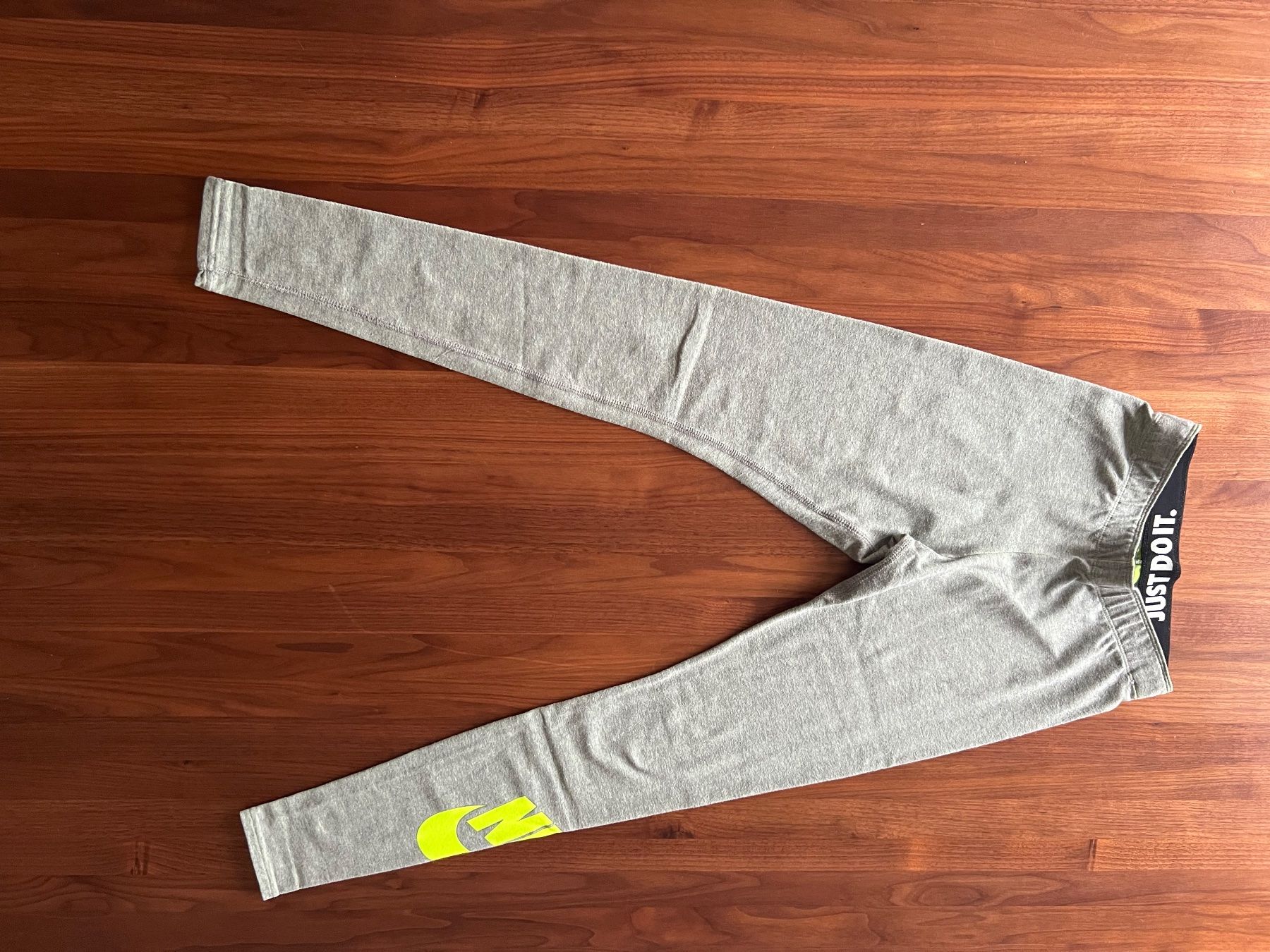 Nike Leggings: Nike Leggins – Usato da Lufingen venduto da des_9gd8