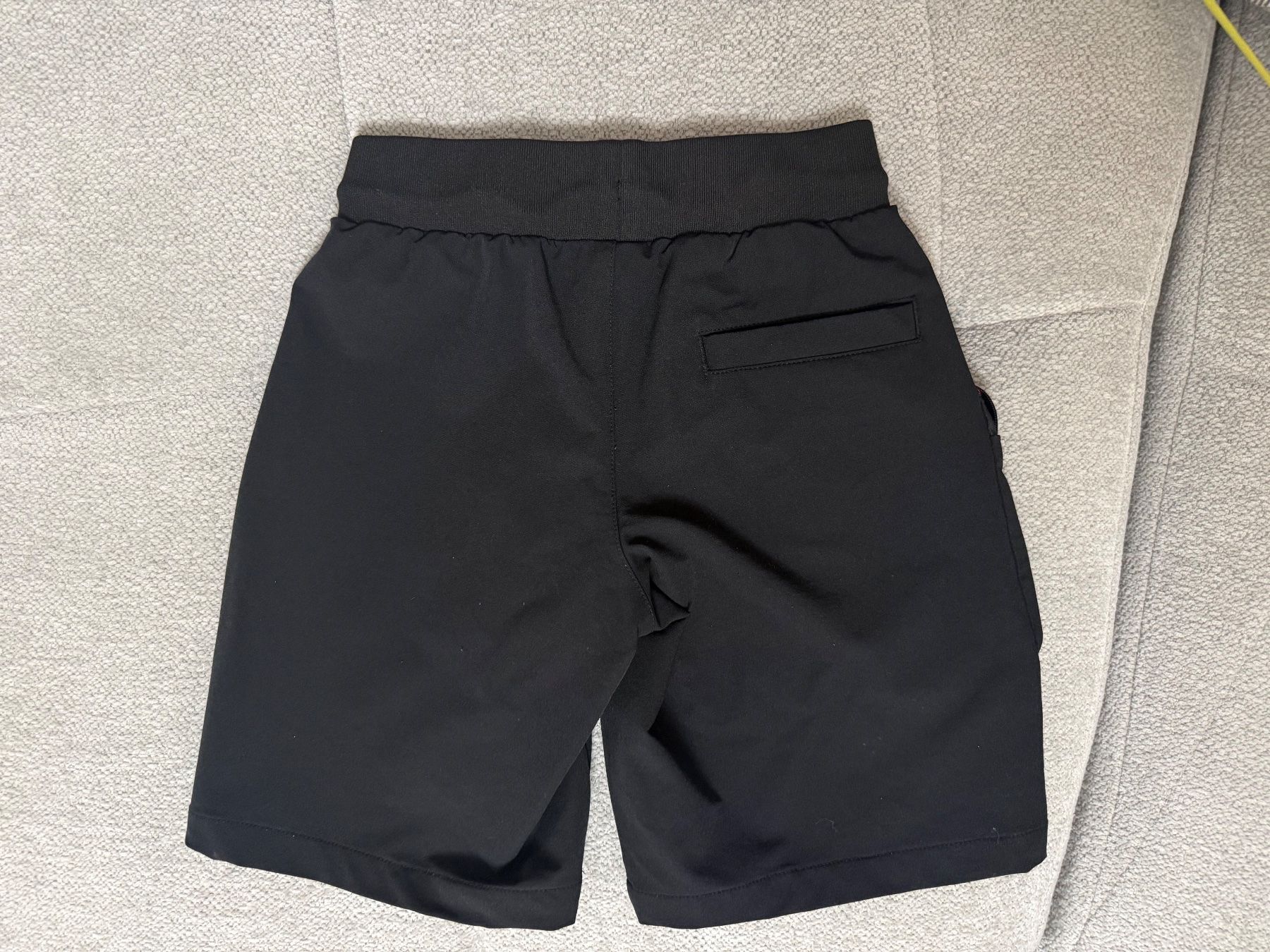 Hugo Boss Pantaloni: Hugo Boss Short Gr. 126 – Usato da Uetikon am See venduto da Fraufox1 1