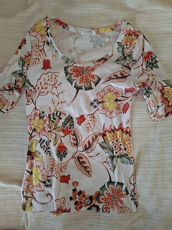 T-shirts: 2x elixelle Shirts  Blumenprint-Set / Grösse S – D'occasion à Affoltern am Albis par Feather 1