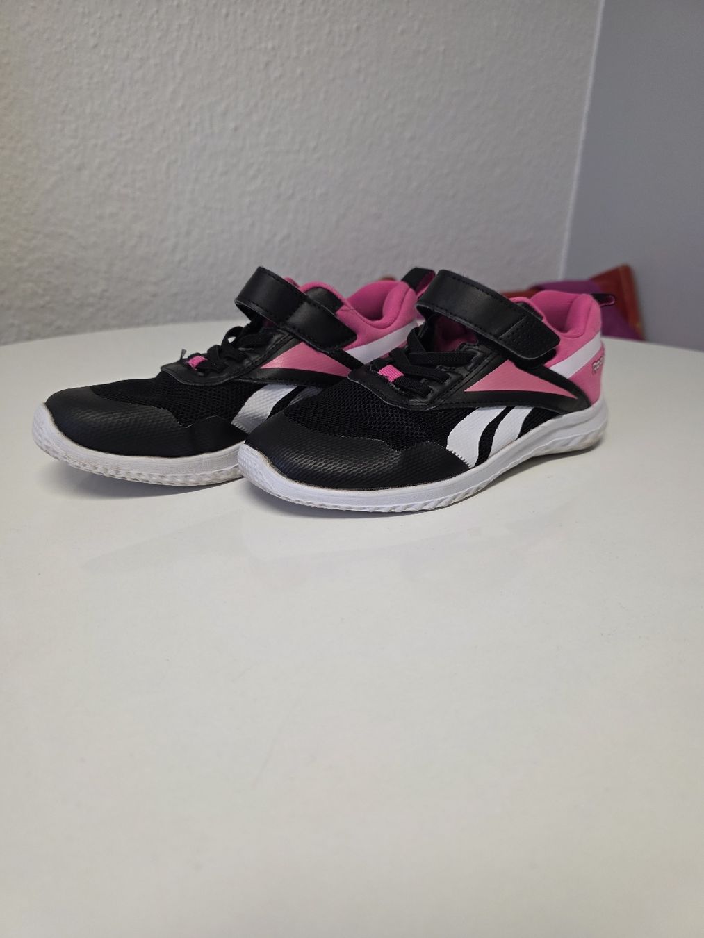 Scarpe per ragazze: Reebok Turnschuhe Nr.32 – Usato da Suhr venduto da MrvicaAG 1