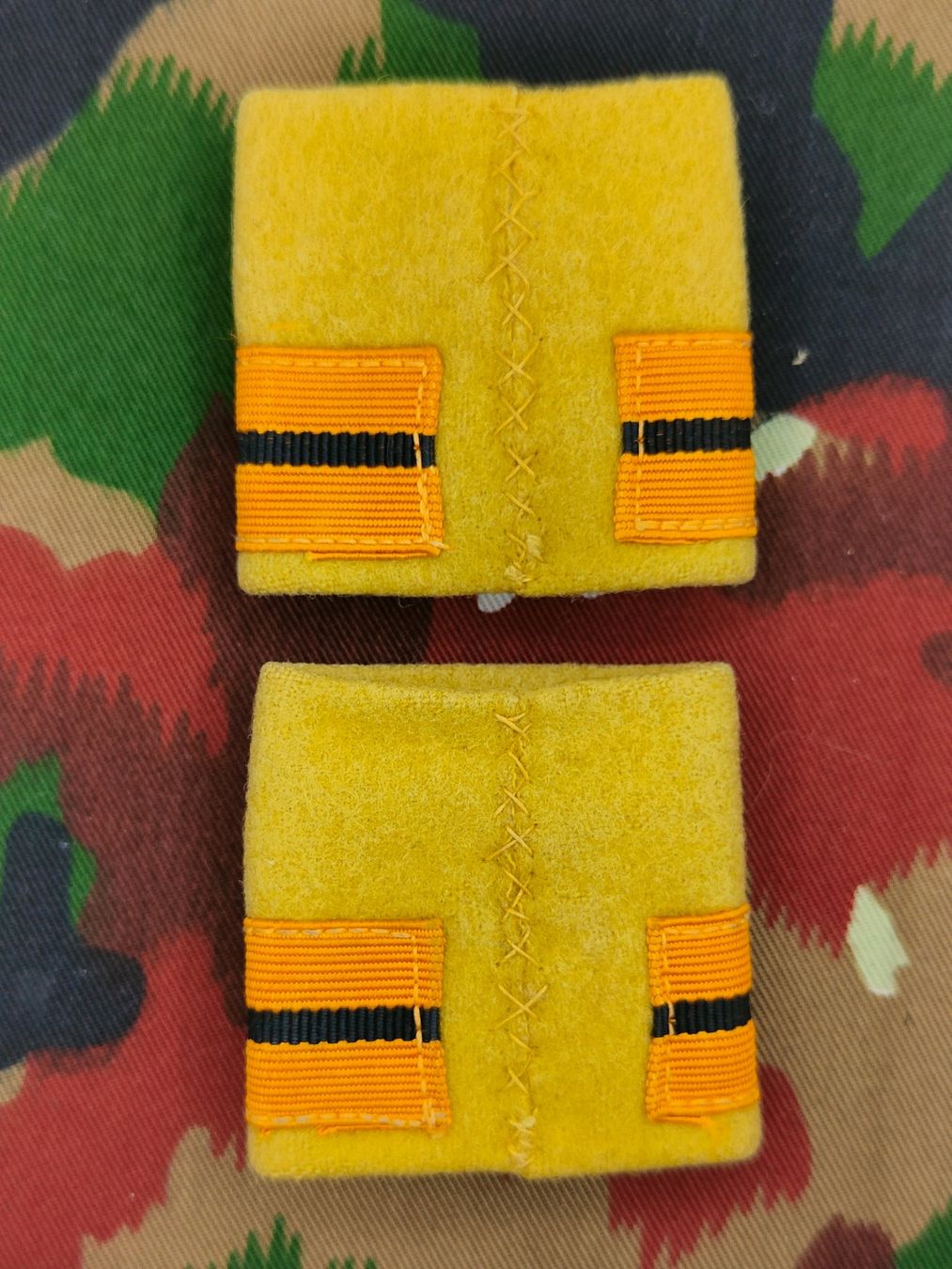 Schweizer Armee Plaketten & Abzeichen: Schulterpatten Oberstleutnant Bat 86 Set – Gebraucht aus Bauma von SwissMilitaria 1