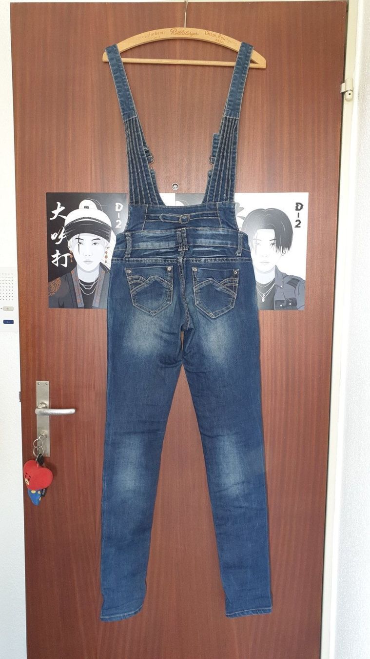 Jeans: Latzhose, elastisch, enger Sitz, Gr. 34 – Usato da Biel/Bienne venduto da szundel 1