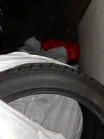 3 pneus Winter 245/40R18