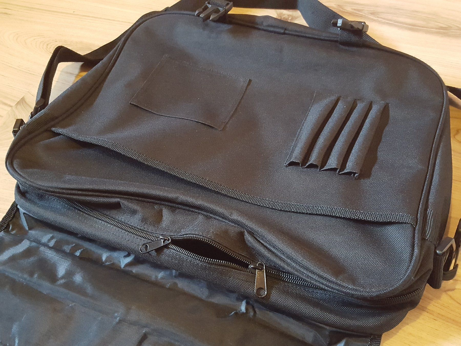 Taschen: Schwarze Umhängetasche / Laptoptasche von Pro Design – Gebraucht aus Worb von FroLok 3