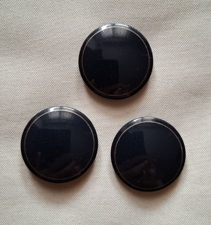 3 Stück Knöpfe Schwarz mit Goldrand, 30 mm.