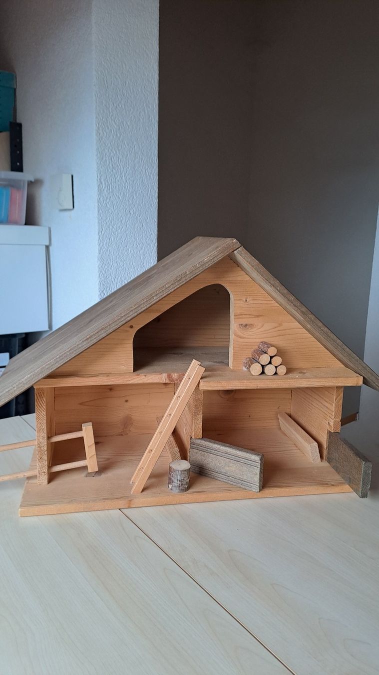 Spielzeuge: Stall aus Holz – Gebraucht aus Rothrist von Luho72