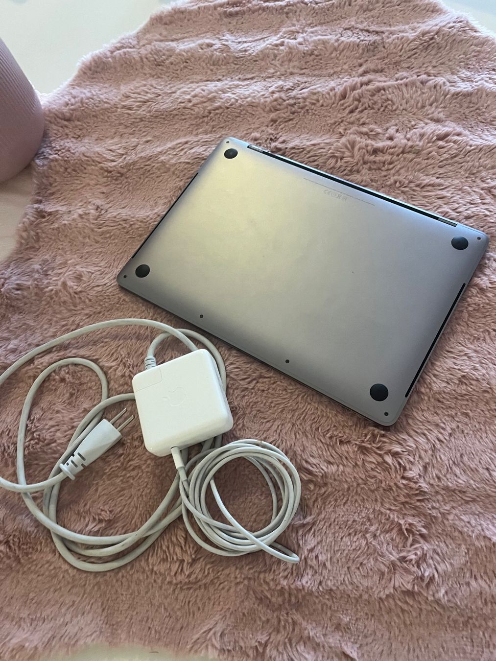 Apple Notebook: MacBook Pro A1706 EMC 3163 mit Ladegerät – Usato da Wohlen AG venduto da Sander.D 9