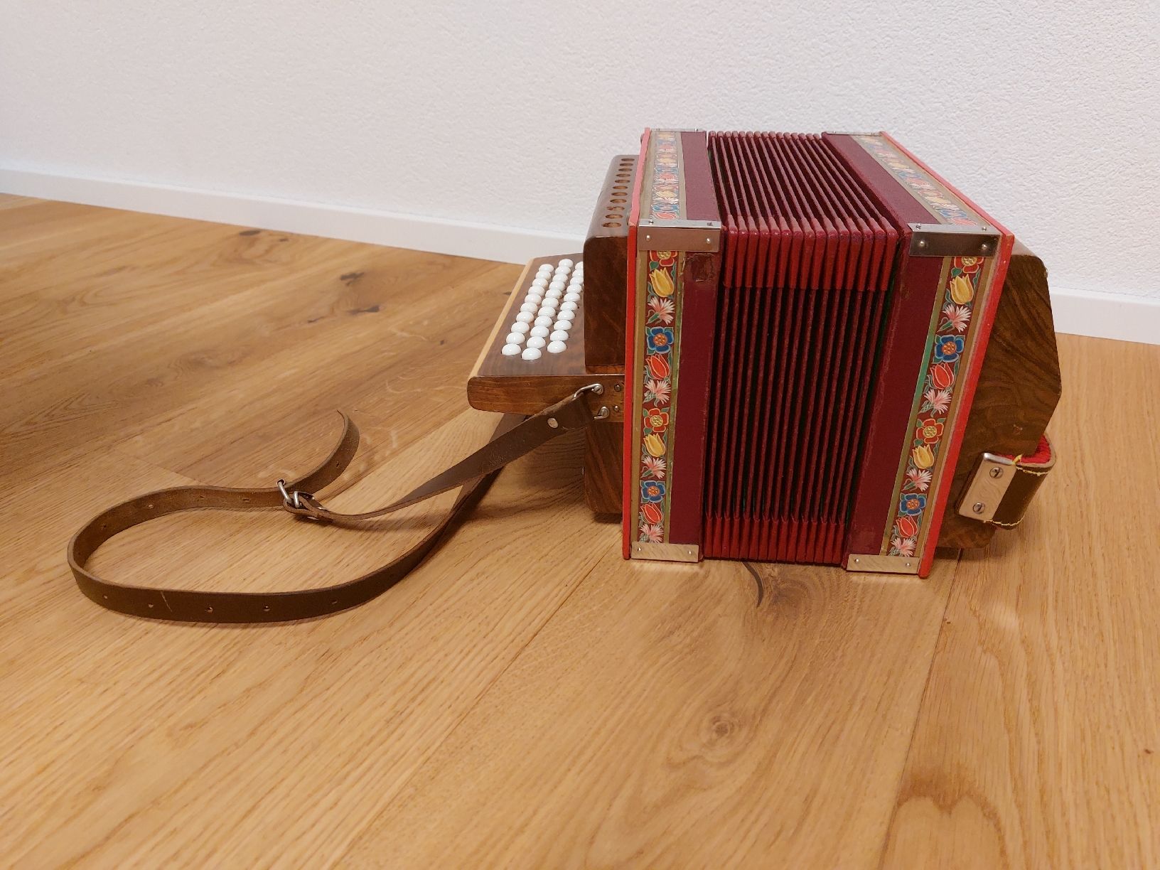 Strumenti musicali: Schwyzerörgeli Reist 3-chörig B – Usato da Brislach venduto da bufi540 4