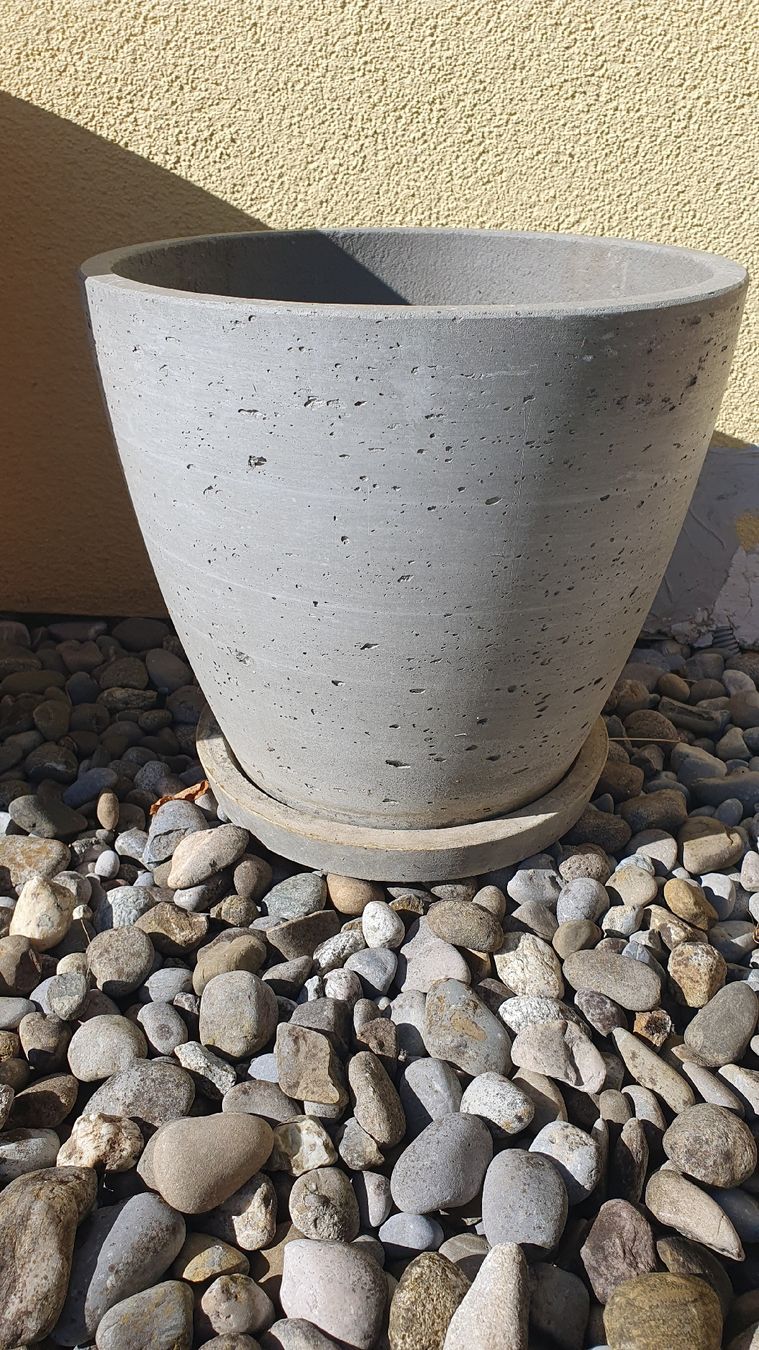 Blumentöpfe: Pflantztopf mit Unterteller, Höhe 29cm, Durchm. 31cm – Gebraucht aus Bellerive VD von cajen