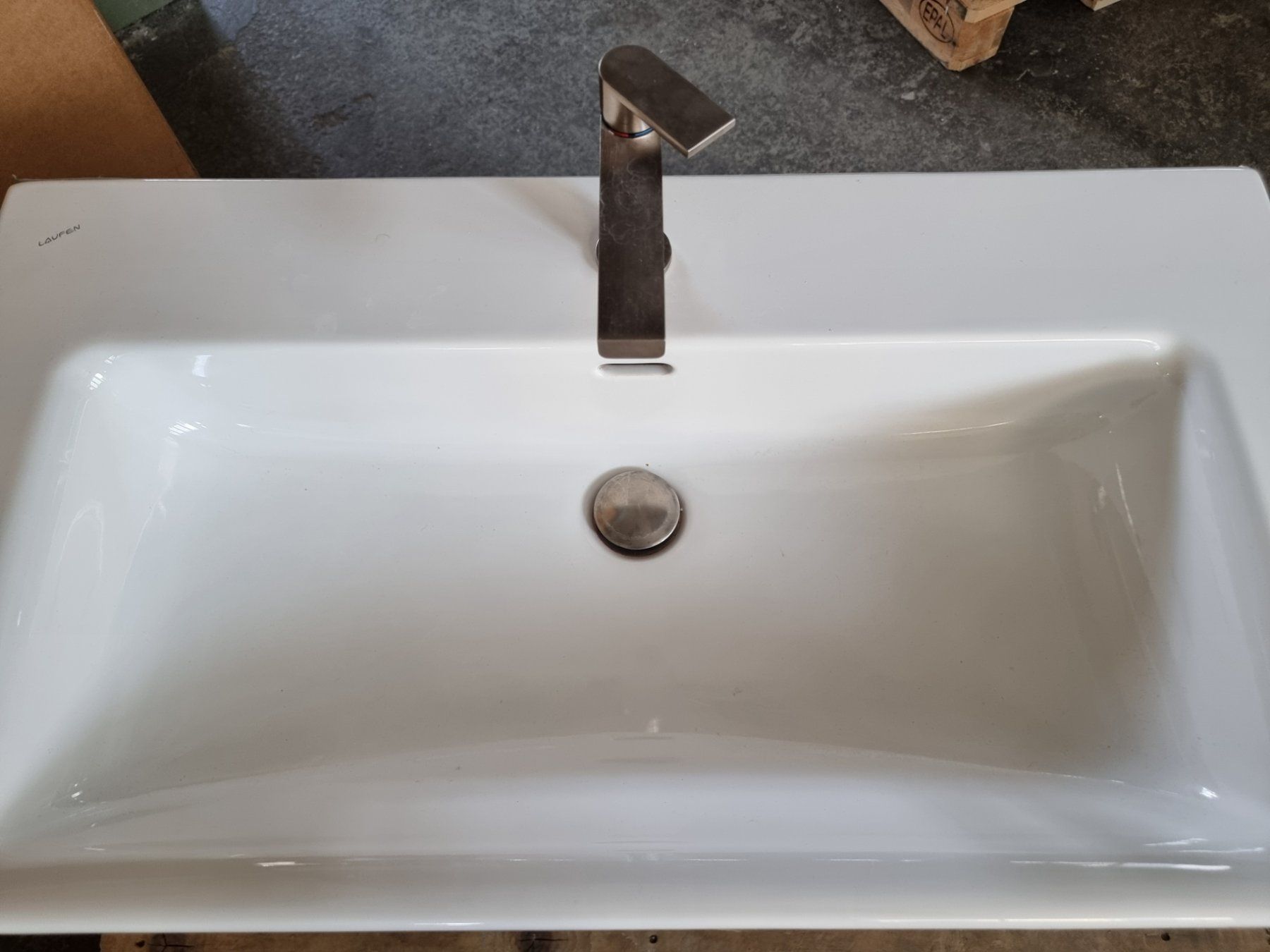 Alterna Mobili per bagno: Waschtisch mit Unterschrank – Usato da Thun venduto da ZWHT 2
