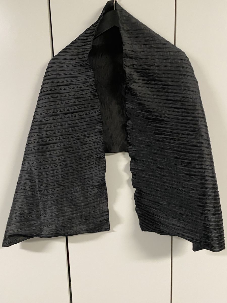 Foulard & Sciarpe: Grosser Designer Schal schwarz – Usato da Biel-Benken BL venduto da PANORMUS 1