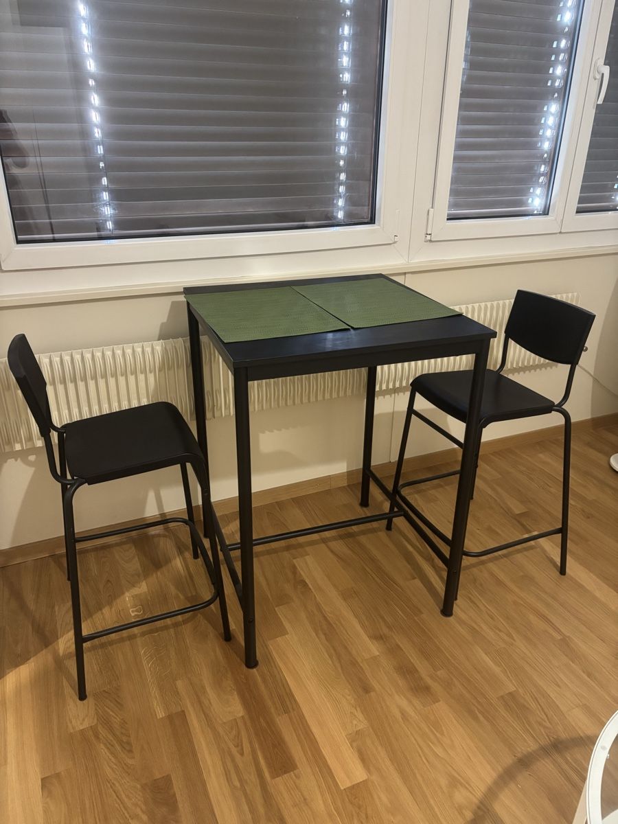 Ikea Set de table et chaises: Table et chaises hautes – Neuf (Voir description) à Genève par vic_dby5