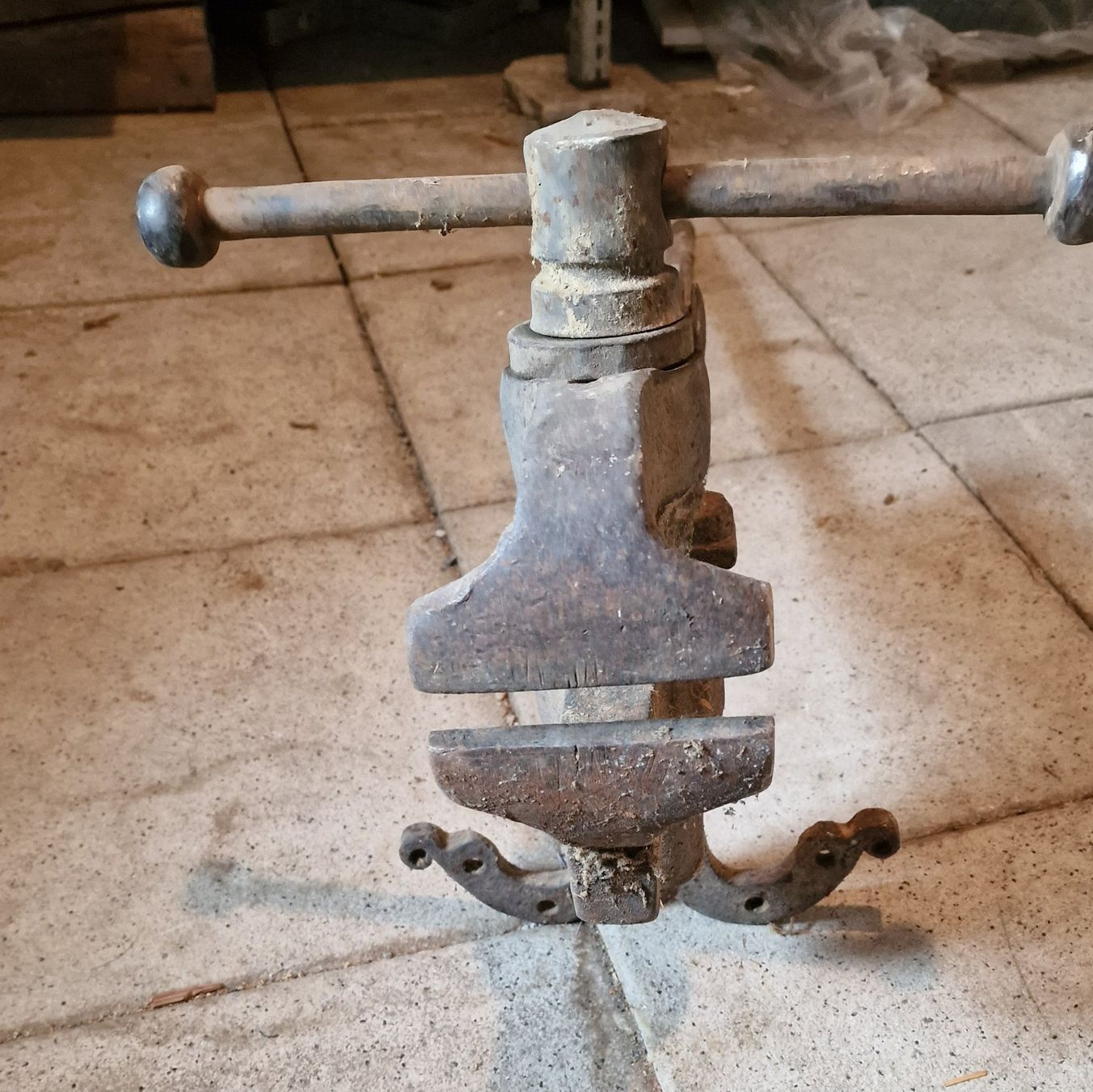 Alle Werkzeuge: Schraubstock antik – Gebraucht aus Rothenburg von Josbi 1