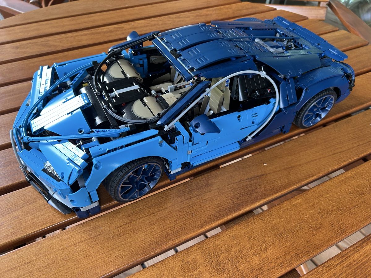 Lego Giocattoli: LEGO Technic Bugatti Chiron 42083 + custom LED light kit – Usato da Zürich venduto da giovi321 3