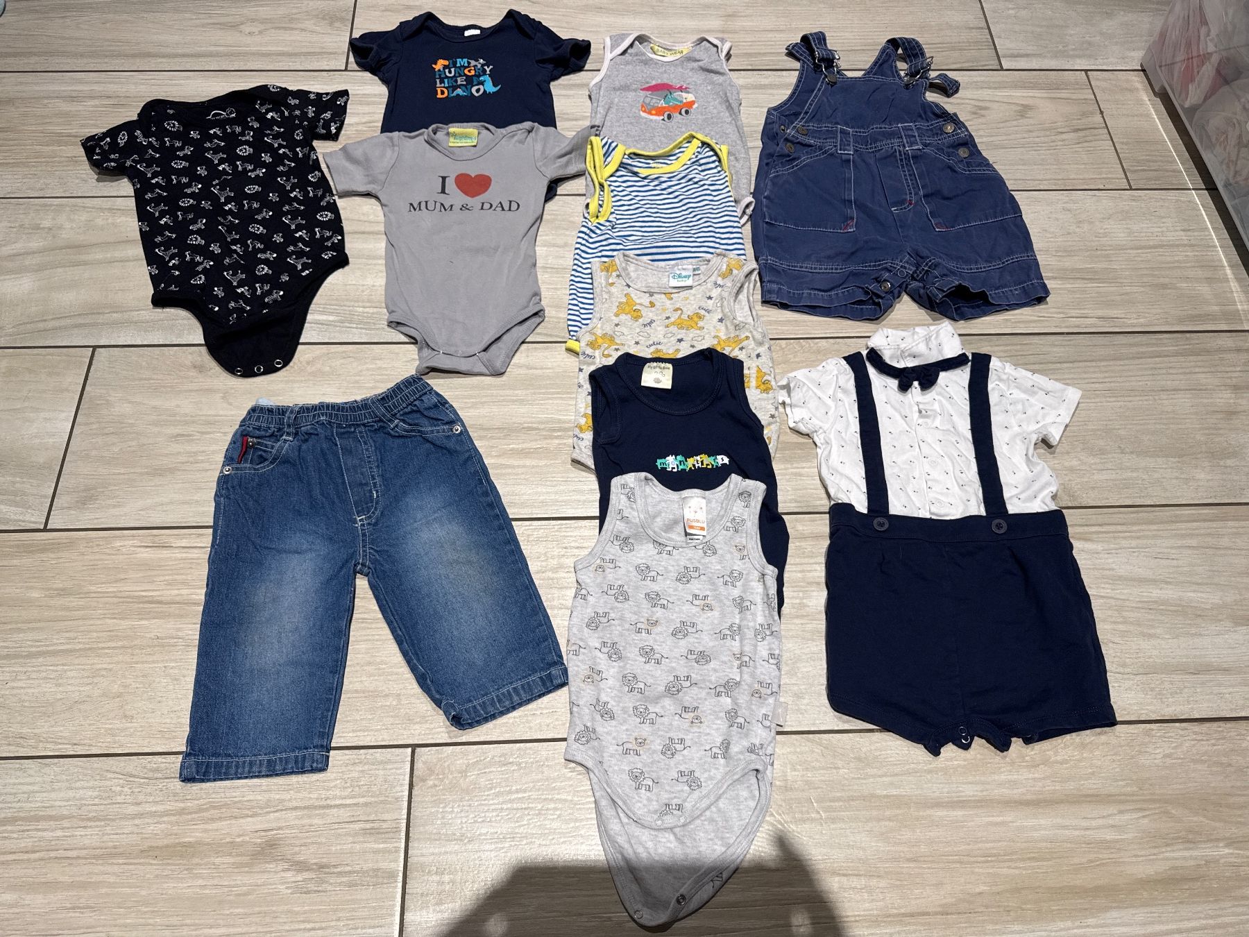 Kleiderpakete & -sets: Jungs Sommer Set 74/80, 11 teilig – Gebraucht aus Gelterkinden von Familienferien