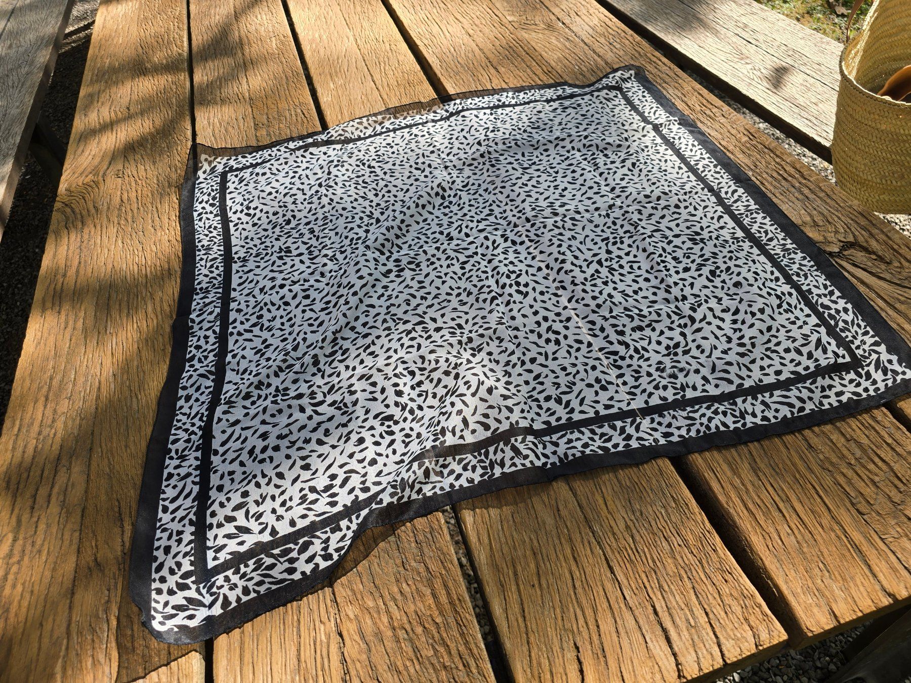 Foulards & écharpes: Kleidung: Foulard s/w 75 x 75 cm – Neuf (Voir description) à Romanshorn par Rachacha