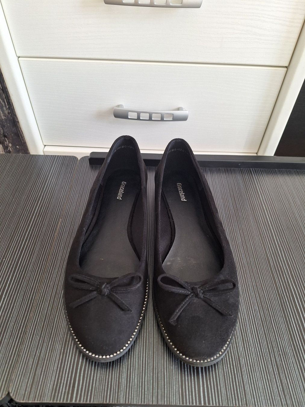 Scarpe da donna: Schwarze Ballerinas, Wildlederoptik – Usato da Worb venduto da nfsolutions
