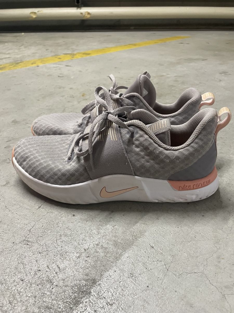 Nike Herrenschuhe: Nike Training Shoes Grey Pink EU 40.5 US 9 – Gebraucht aus Cham von vsgesser