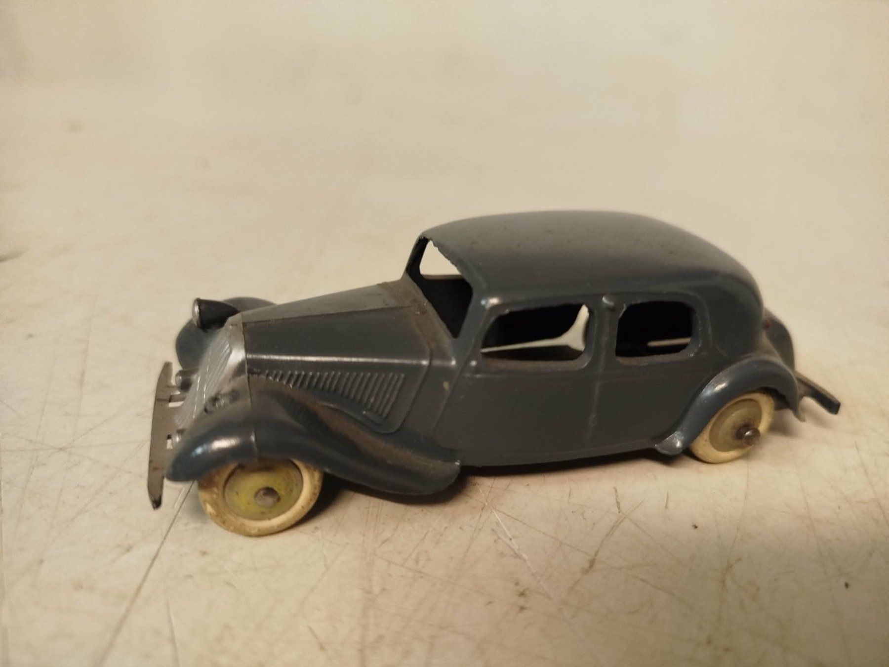 Citroën Modellini d'auto: J.R.D.  Citroën 11 CV – Usato da La Chaux-de-Fonds venduto da Emmaus2300CDF
