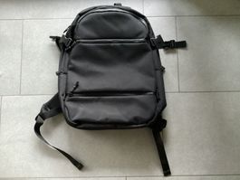 Sac à dos noir en excellent état - neuf