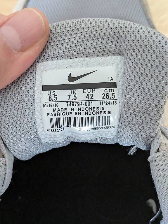 Nike Chaussures hommes: Sneaker Nike grau Gr. 42 – D'occasion à St. Gallen par maloney76 1