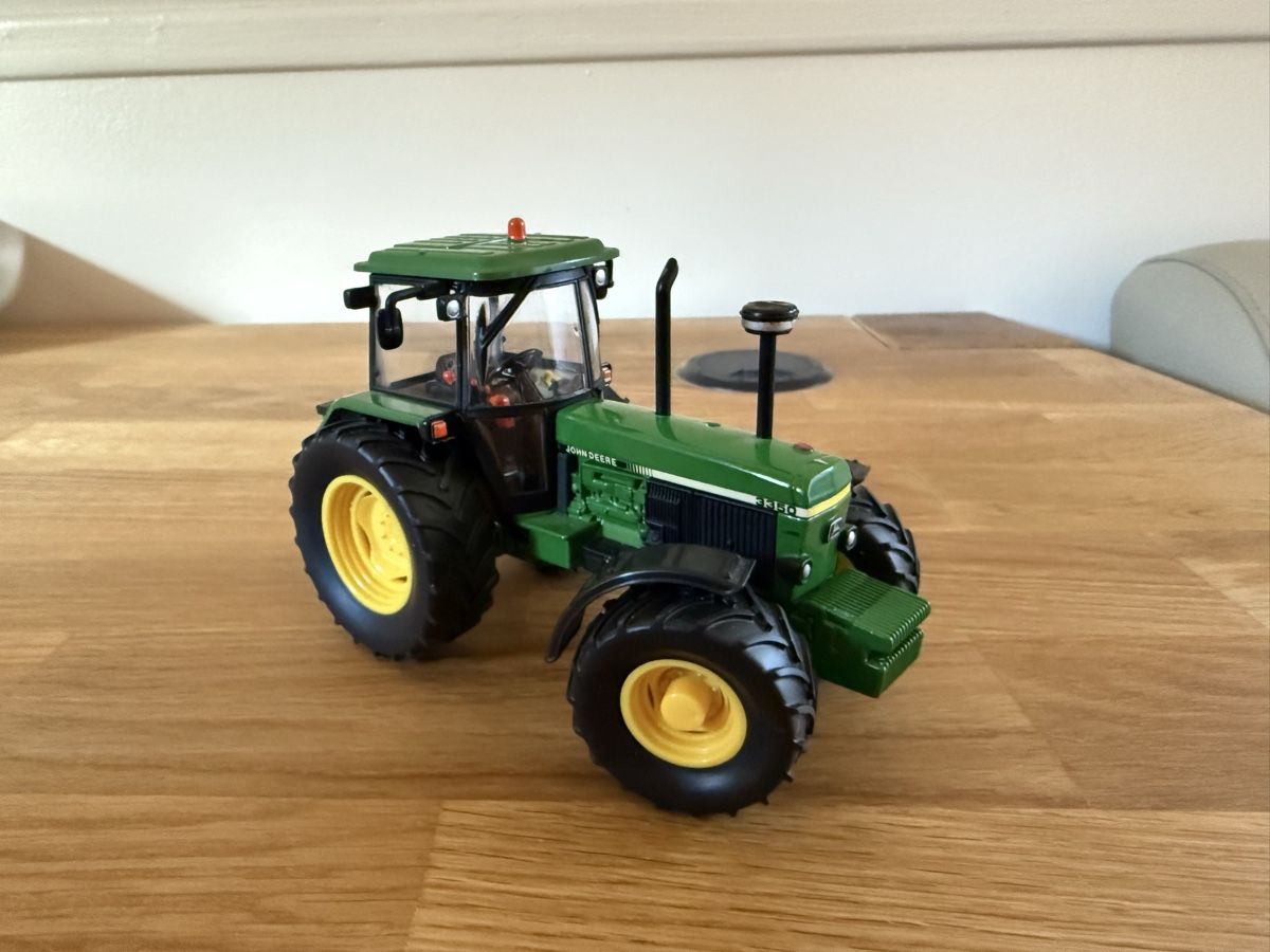 Britains Kit di modellismo & Modellini statici: John Deere 3350 Britains Modell 1/32 – Nuovo (secondo la descrizione) da Reisiswil venduto da uleibundgut