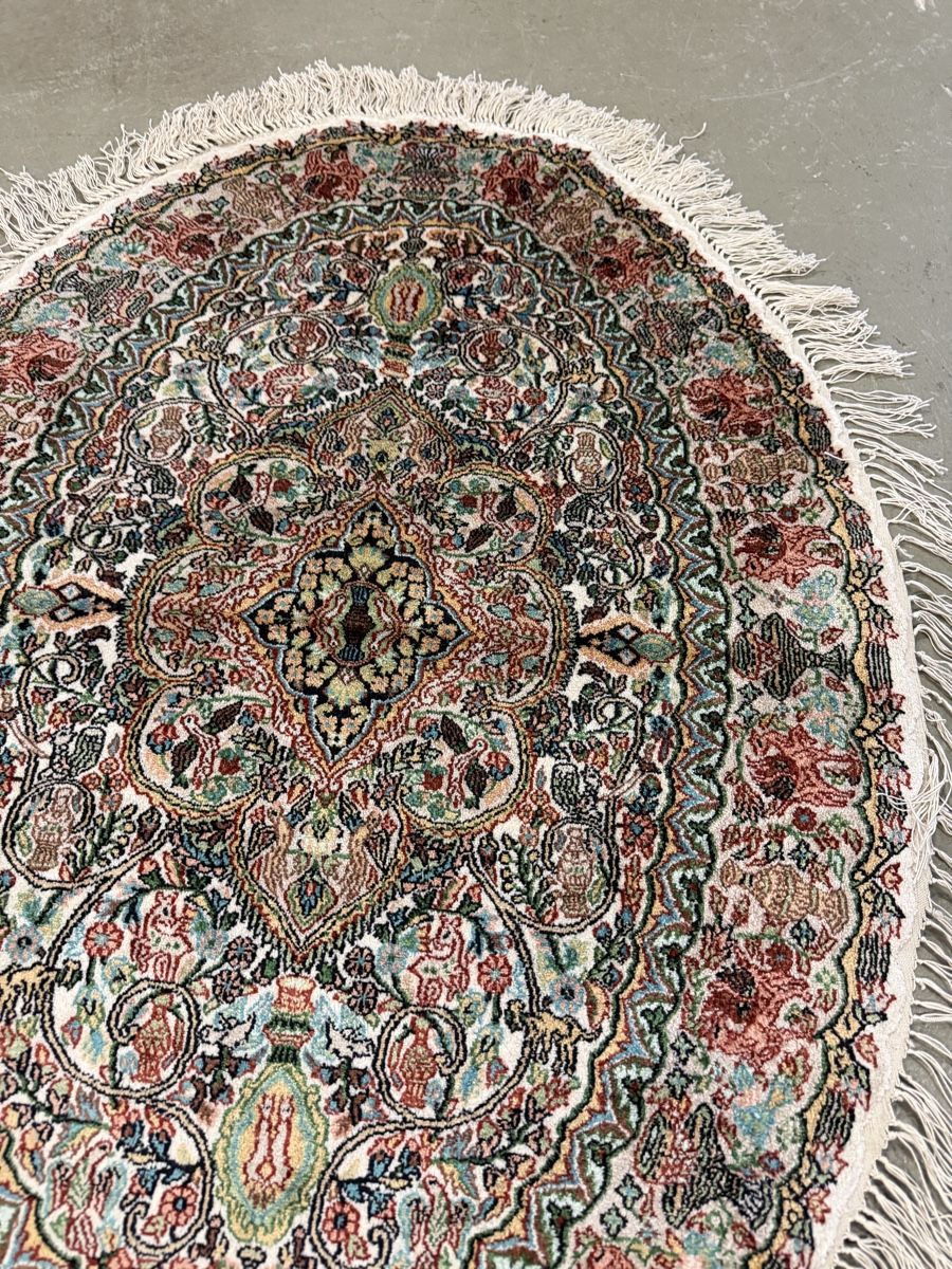 Teppiche: Orientalischer Teppich rund mit Fransen Seide – Gebraucht aus Strengelbach von RaenAntikDesign 4