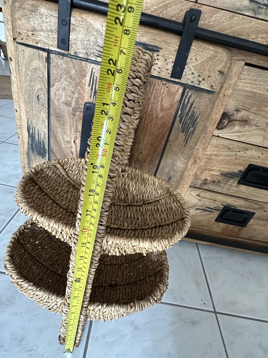 Altro in Antiquarato & Arte: Wicker 2-Tier Basket Stand - Rustic Home Storage Decor – Usato da Zürich venduto da car_68nt 4