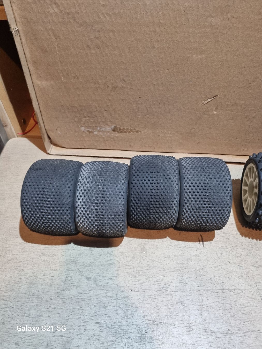 Modellismo RC: Reifen für 1:8 Modelle – Usato da Sisikon venduto da SanAndreas 3