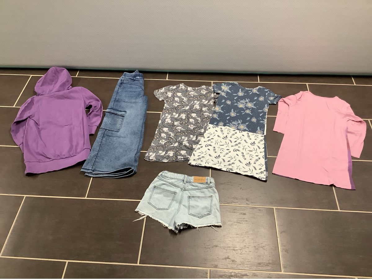 Lotti & Set di vestiti: Mädchen Kleiderpaket Gr. 128/134 – Usato da Brugg AG venduto da Sweety_pie 4