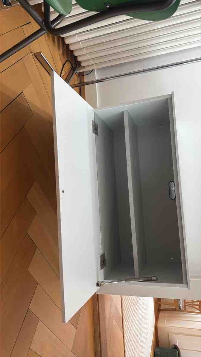Étagères: Sideboard tief Weiss mit 2 Fächern gebraucht – D'occasion à Zürich par Paters
