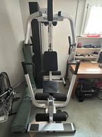 Neuwertige Body Solid Kraftstation