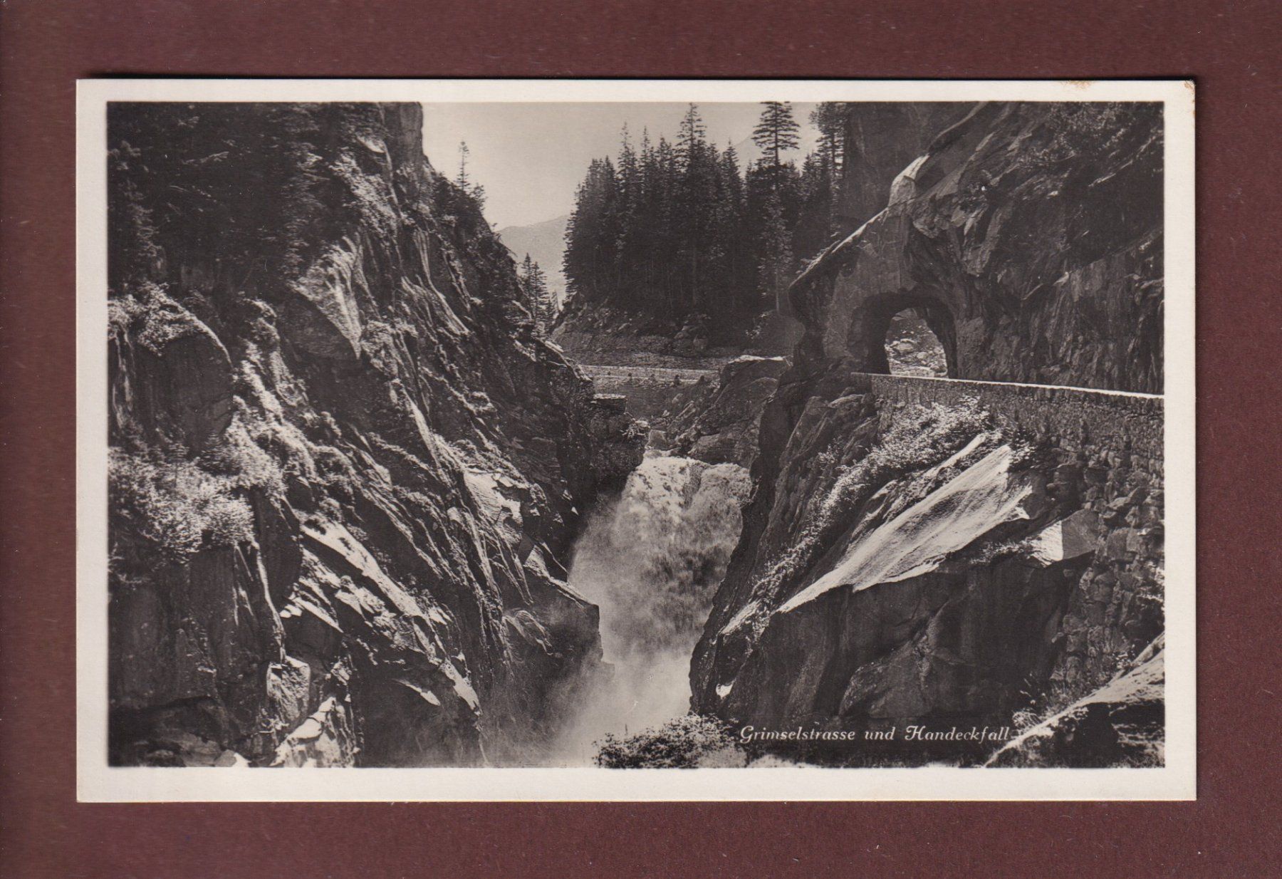 Cartoline postali: GRIMSELSTRASSE und Handeckfall – Usato da Pully venduto da nicecards