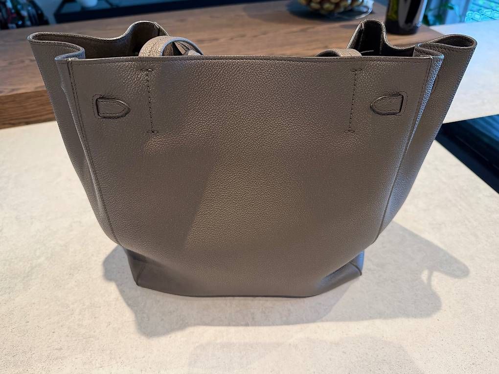 Borse da donna: Celine Cabas Phantome Small Taupe – Usato da Liestal venduto da lo.di 1