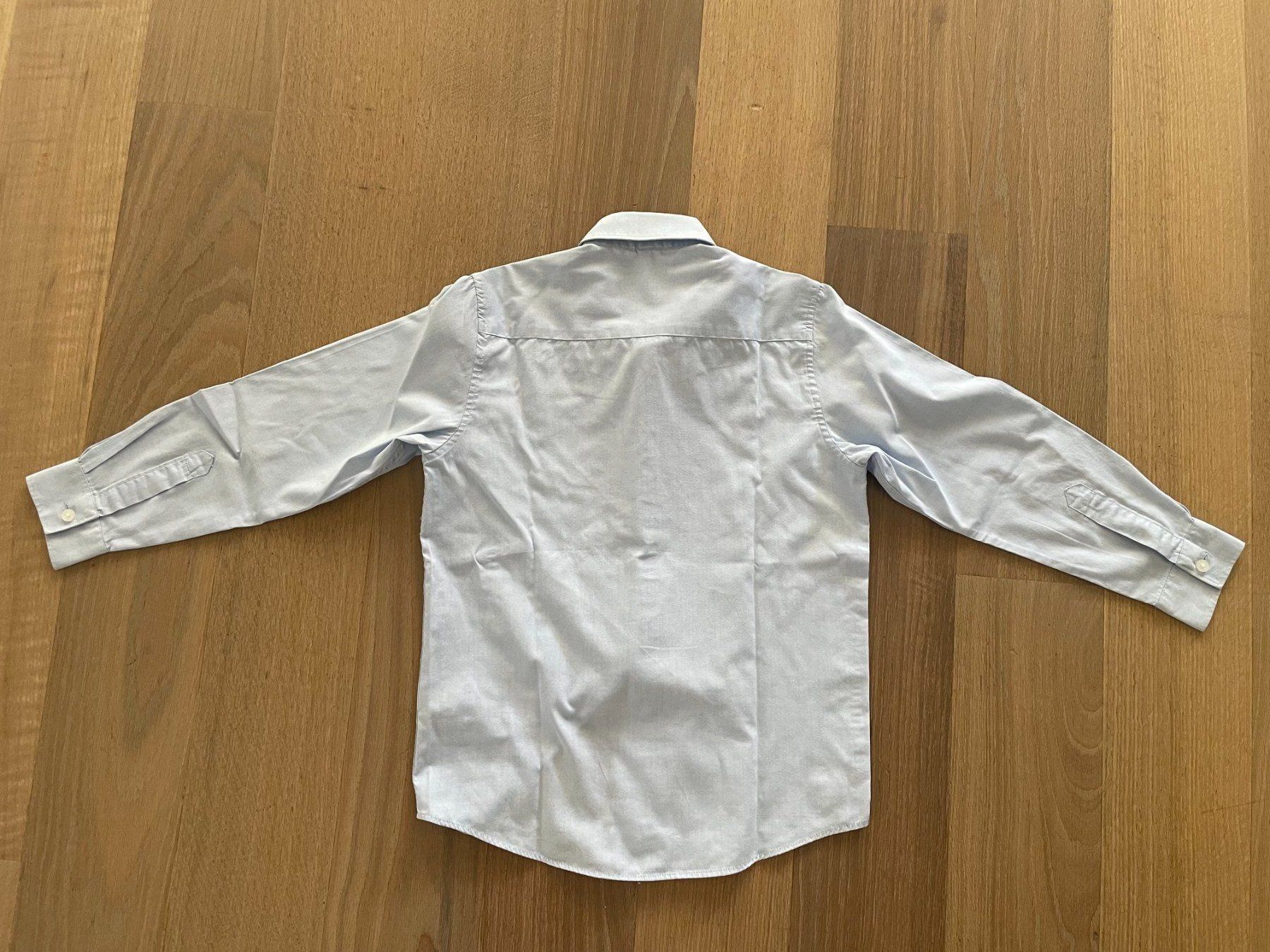 C&A Chemises, T-shirts & Polos: Langarm Hemd hellblau Grösse 146 – D'occasion à Neftenbach par hochulmr 1