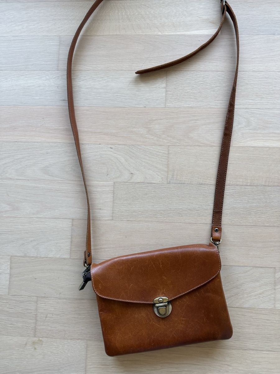 Borse da donna: Umhängetasche Leder – Usato da Zürich venduto da wimper6