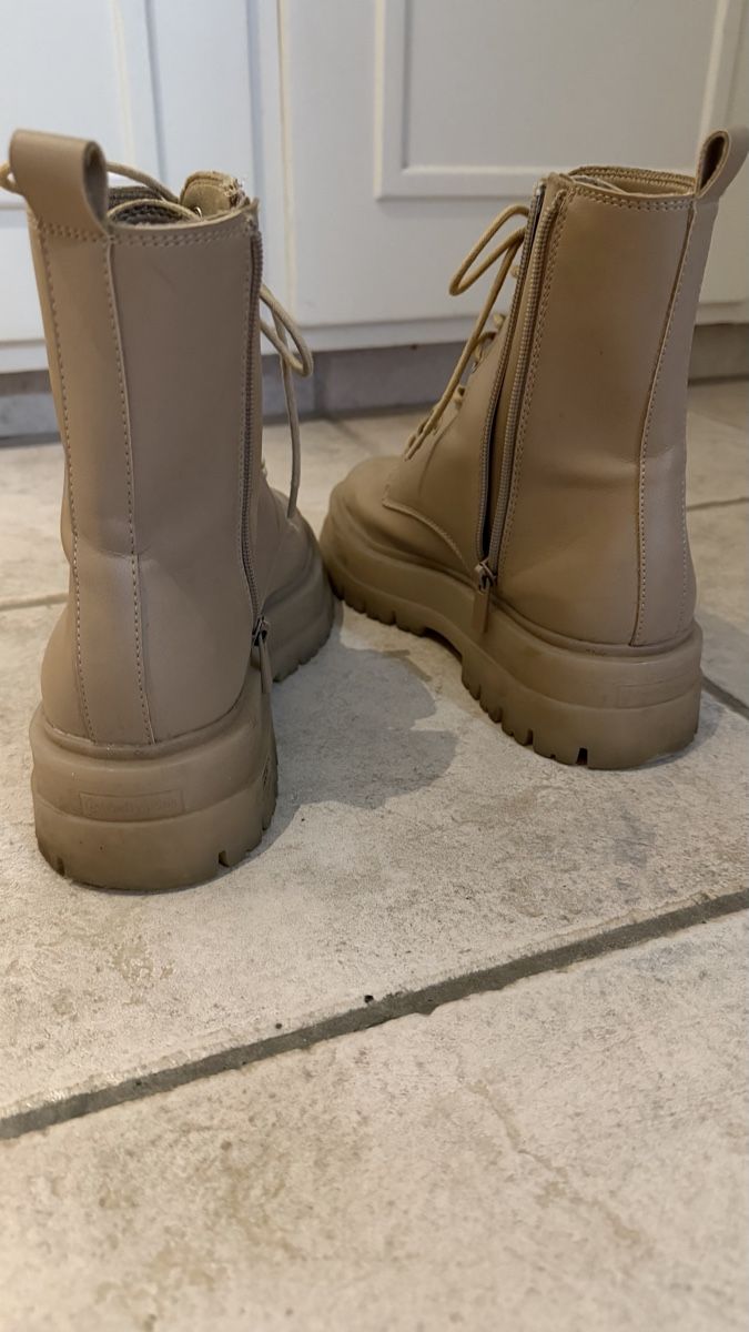 Stradivarius Damenschuhe: STRADIVARIUS CHUNKY BOOTS BEIGE BIKER BOOTS GR.39 – Gebraucht aus Thalwil von olh_7cpg 3