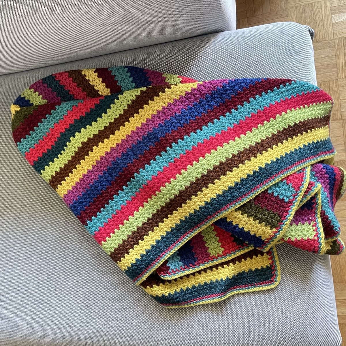 Decken: Handgestrickte Decke mehrfarbig gestreift – Gebraucht aus Bern von dek_7bjd