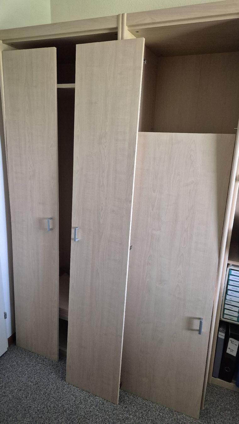 Schränke: Schrank – Gebraucht aus Jona von Novalis1