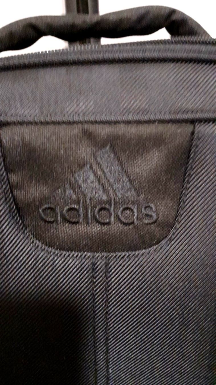 Adidas Reisekoffer: FIFA Adidas Reisekoffer, neu, schwarz – Neu und originalverpackt aus Schwerzenbach von Aura888 5