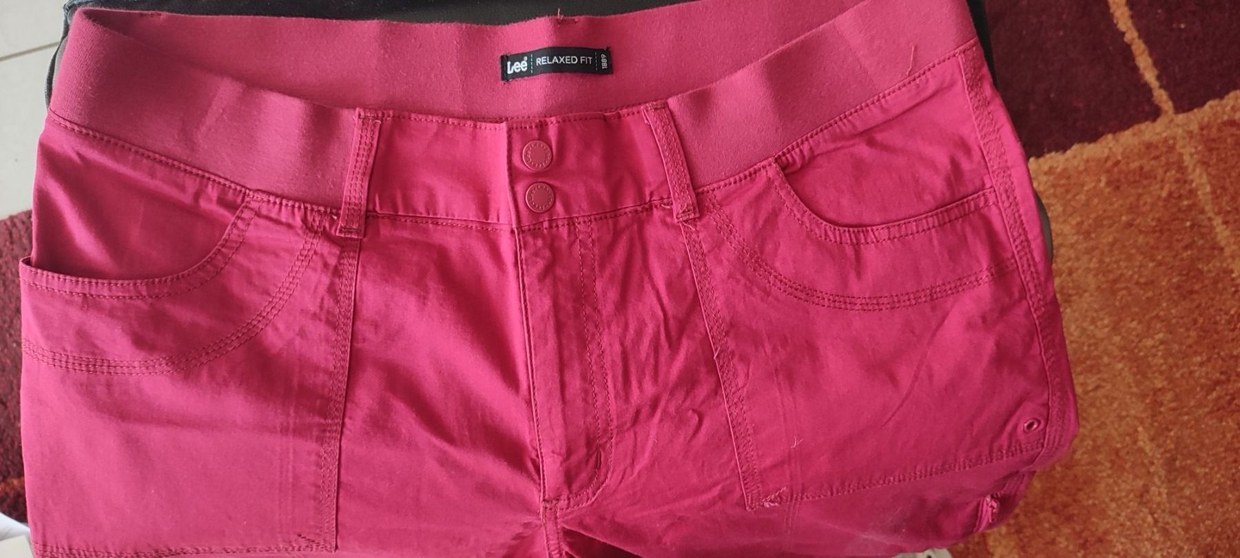 Lee Pantaloni: Pantalon 3/4 bordeaux – Nuovo (secondo la descrizione) da St-Cergue venduto da Neviana 4